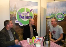 Rene van Gastel en Rene Jochems van Groeibalans in gesprek met een bezoeker.